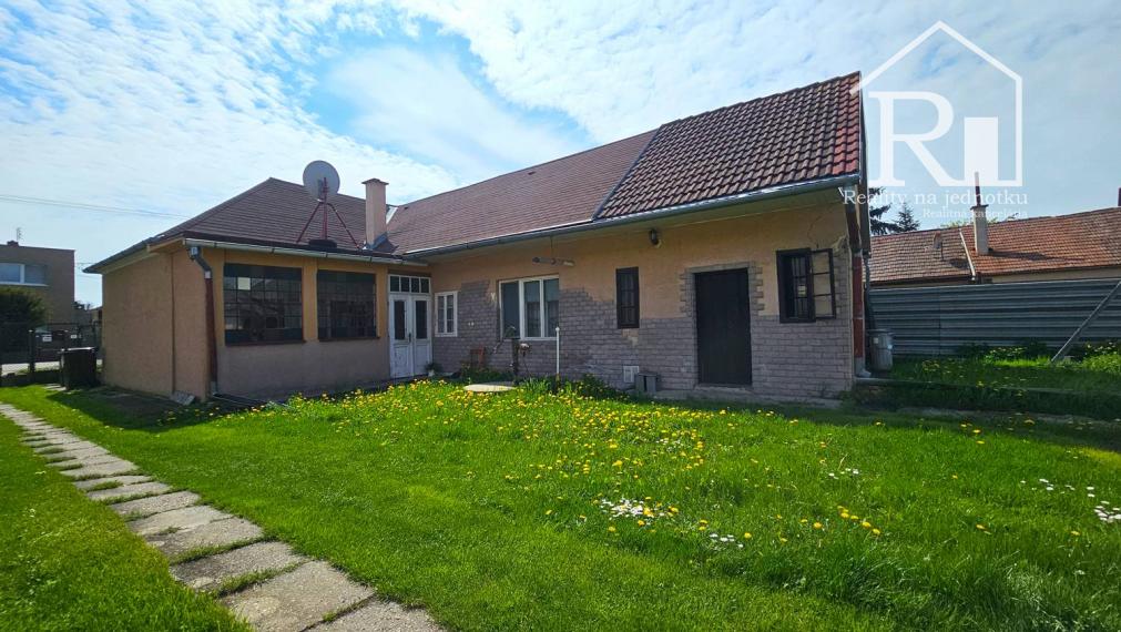 RD v Bernolákove s priestranným pozemkom 2324m2.