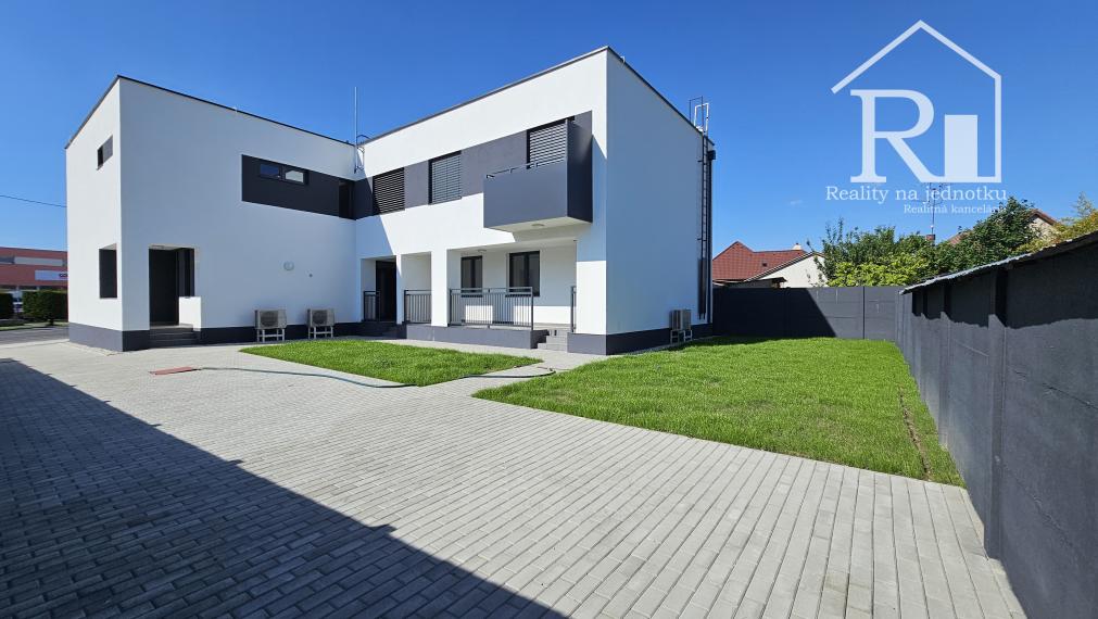 Luxusné bývanie v byte s vlastnosťami rodinného domu