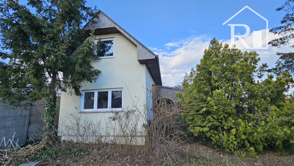 Rekreačná nehnuteľnosť na slnečnom pozemku 1538m2