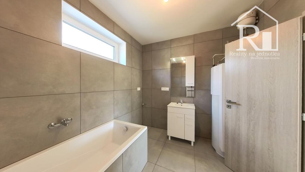 Novostavba - Moderný 3 izbový byt