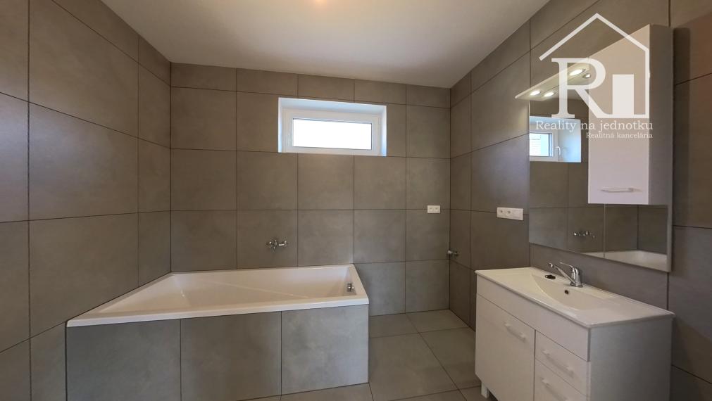 Novostavba - Moderný 3 izbový byt