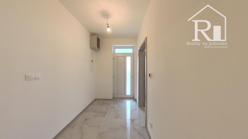 Novostavba - Moderný 3 izbový byt