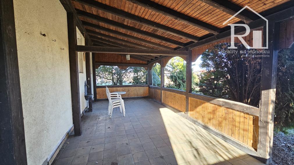 Rekreačná nehnuteľnosť na slnečnom pozemku 1538m2