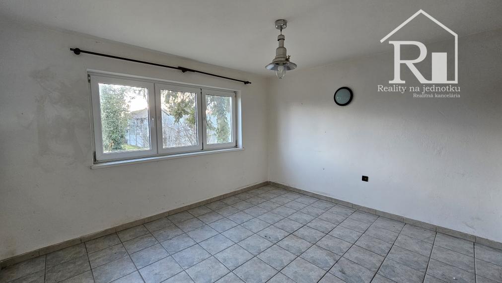 Rekreačná nehnuteľnosť na slnečnom pozemku 1538m2