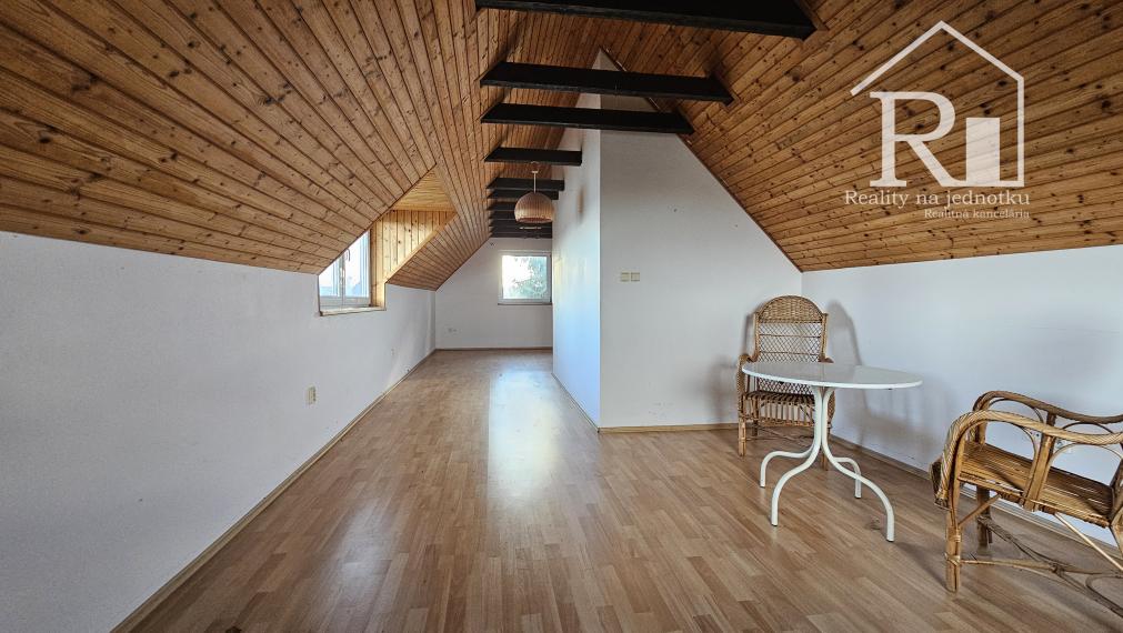 Rekreačná nehnuteľnosť na slnečnom pozemku 1538m2