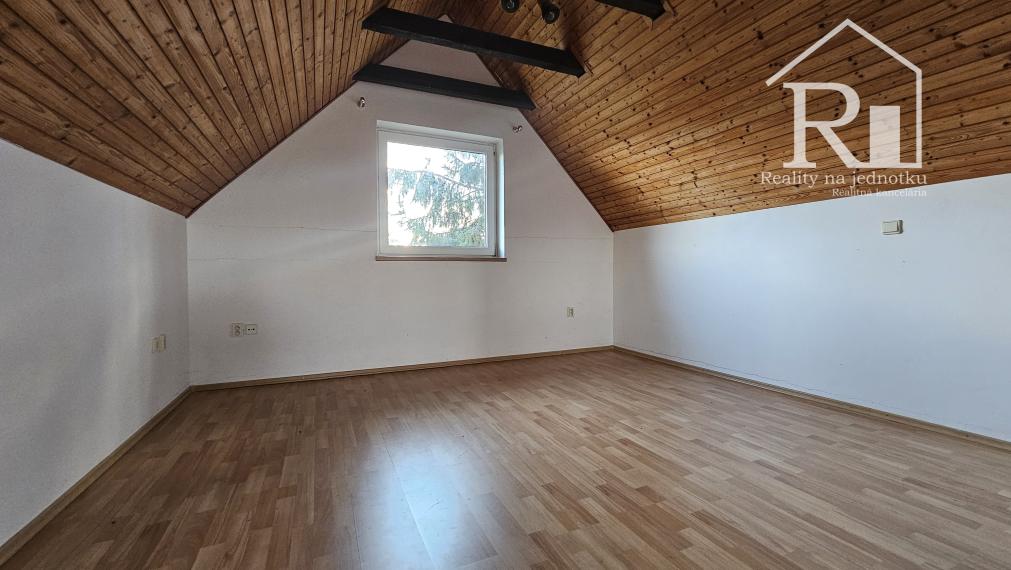 Rekreačná nehnuteľnosť na slnečnom pozemku 1538m2