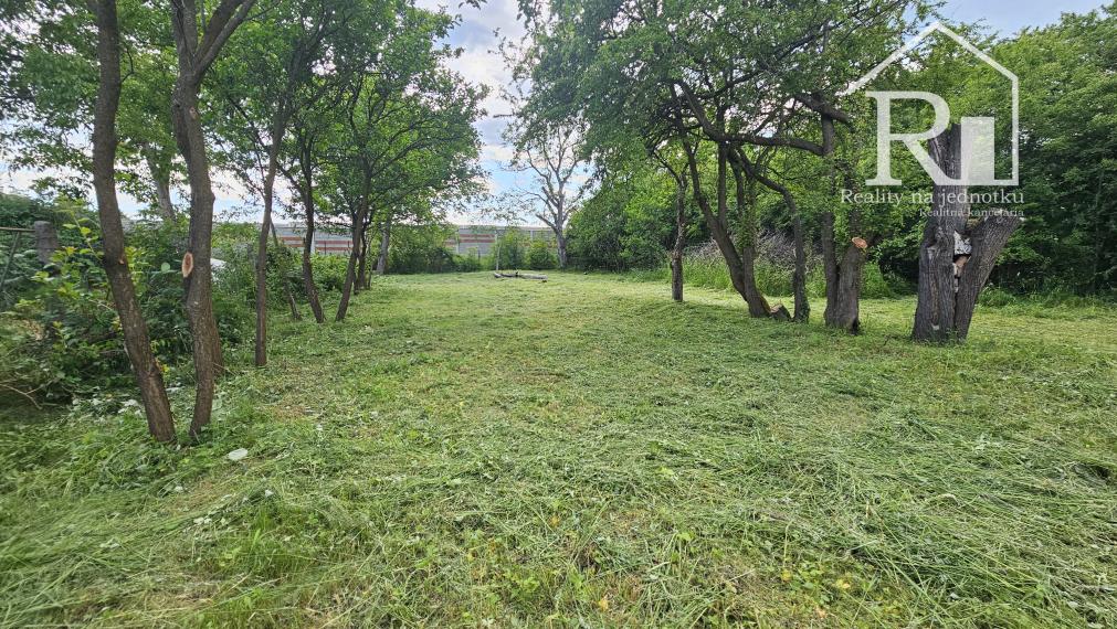 Predaj domu s pozemkom 1739 m² – Trenčín – Biskupice