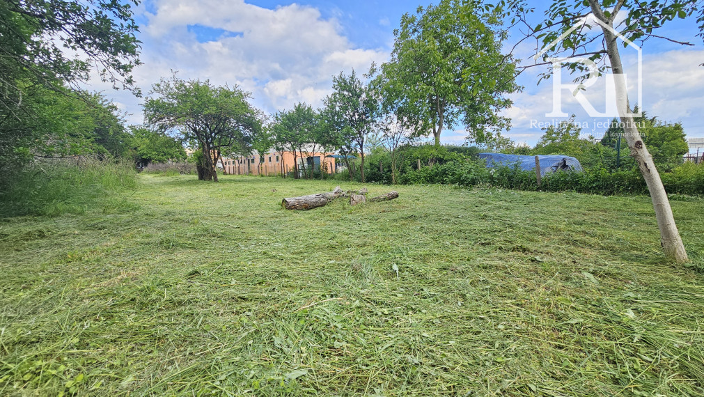 Predaj domu s pozemkom 1739 m² – Trenčín – Biskupice