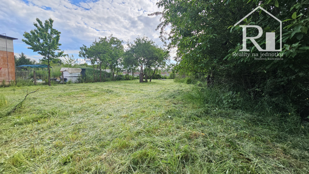 Predaj domu s pozemkom 1739 m² – Trenčín – Biskupice