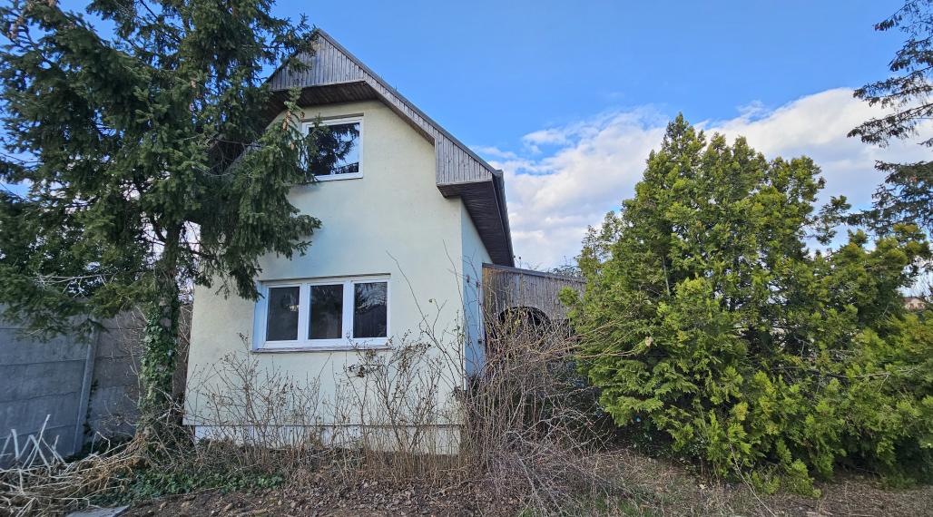 Rekreačná nehnuteľnosť na slnečnom pozemku 1538m2